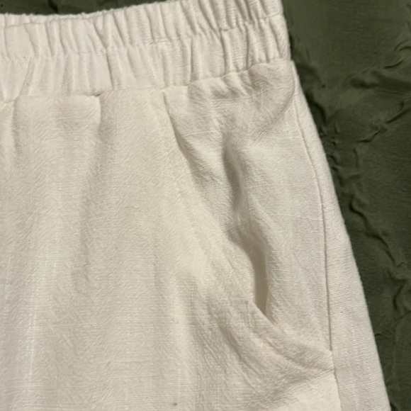 White cotton shorts by Umgee. Cute little hassle fringe and embroidered rosette - Picture 3 of 6